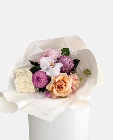 shop-fresh-flower-send-love-and-hugs-bouquet-with-chocolates-gold-coast