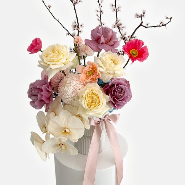 shop-florist-online-fresh-flowers-colourful-vased-arrangement-on-the-gold-coast