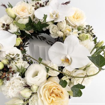 Sympathy-arrangements-flower-wreath-of-lemon-and-white-flowers-gold-coast