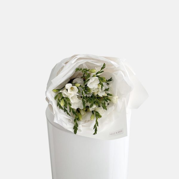 shop-florist-online-fresh-flowers-fragrant-&-sweet-white-freesias-gold-coast