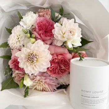 Arundel-flower-delivery-posy-of-seasonal-flowers-and-a-candle-gold-coast