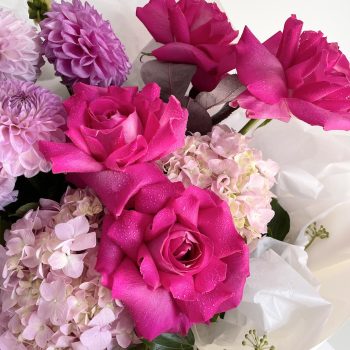 Benowa-florist-romantic-pink-roses-and-soft-pink-hydrangea-and-dahlias-in-a-bouquet-Gold-Coast