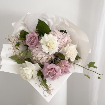 Best-Mother’s-Day-gift-ideas-bouquet-pink-and-lemon-roses-and-pink-hydrangea-Gold-Coast