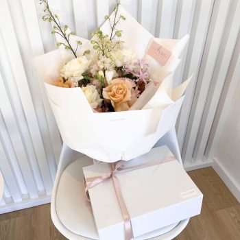 Coombabah-flower-delivery-flower-bouquet-and-gift-hamper-gold-coast