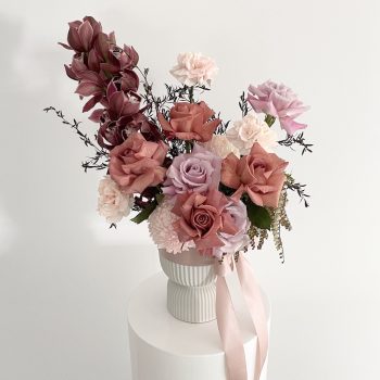 Ephraim-florist-vase-arrangement-mixed-roses-cymbidium-orchid-flowers-Gold-Coast