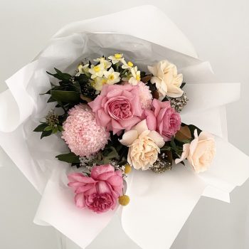 Maudsland-flower-delivery-bouquet-of-pink-and-white-flowers-Gold-Coast