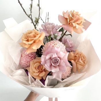 Mother’s-Day-flower-arrangements-Designer-Bouquet-bouquet-of-flowers-in-peach-and-pink-tones-Gold-Coast