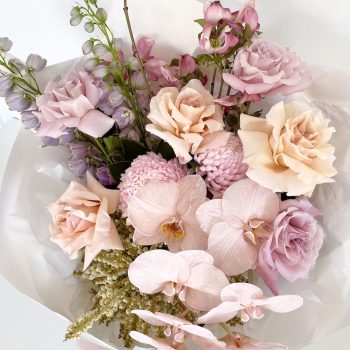 Hollywell-florist-bouquet-of-pastel-toned-flowers-gold-coast