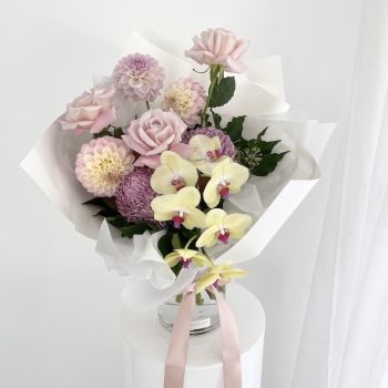 Ormeau-florist-bouquet-with-green-orchid-pink-roses-and-dahlias-flowers-in-a-vase-gold-coast