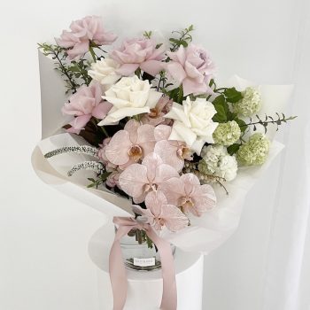 Runaway-Bay-florist-bouquet-of-Phalaenopsis-orchid-snow-ball-flower-white-and-vintage-roses-arranged-in-a-vase-gold-coast