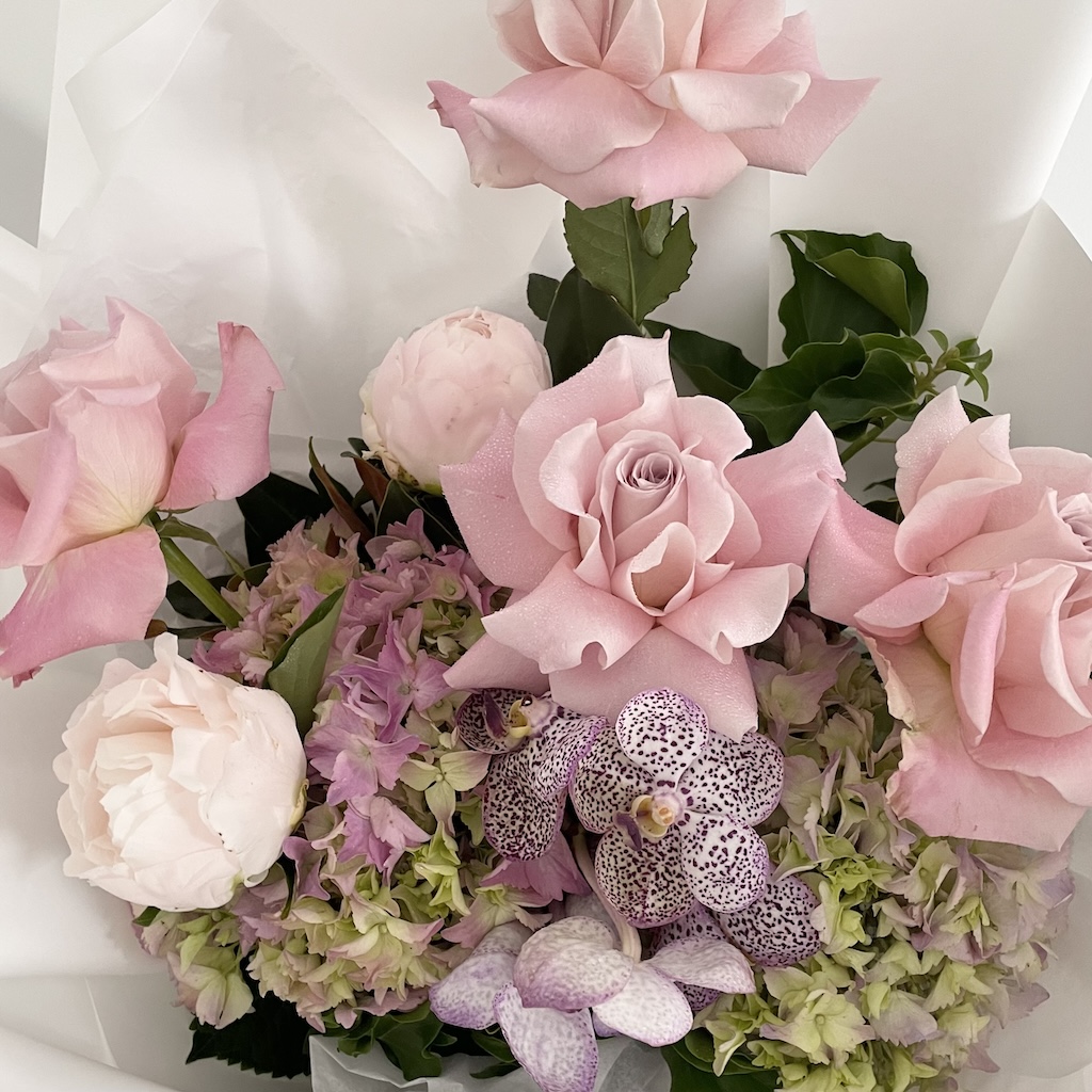 Bouquet of vintage pink roses two toned hydrangeas and spotted vandals orchids for Labrador flower delivery Gold Coast