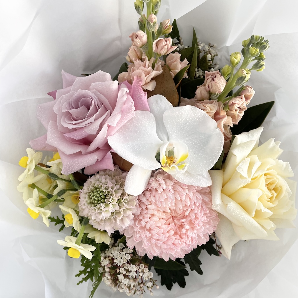 Bouquet of white, pale pink and lemon flowers for paradise point flower delivery Gold Coast